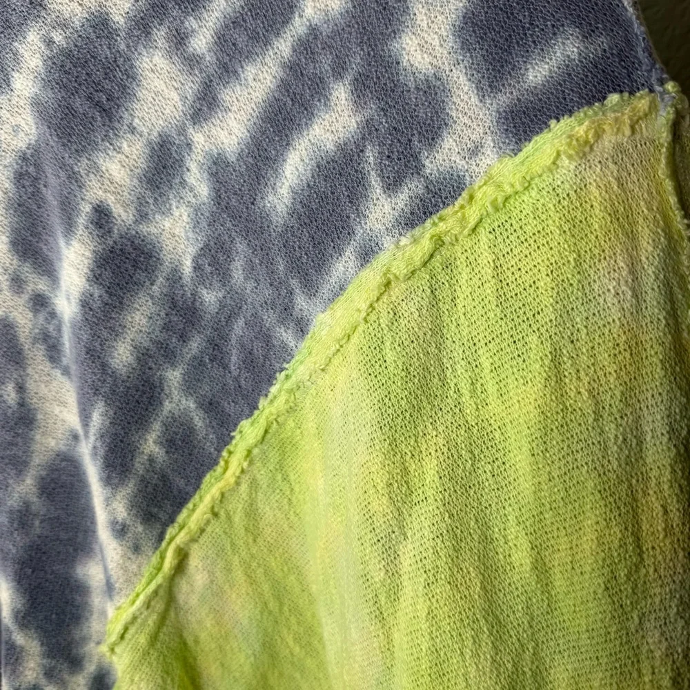 Free People We the Free Chasing the Sun Tie Dye Sweatshirt Top LARGE Like New - Picture 11 of 16